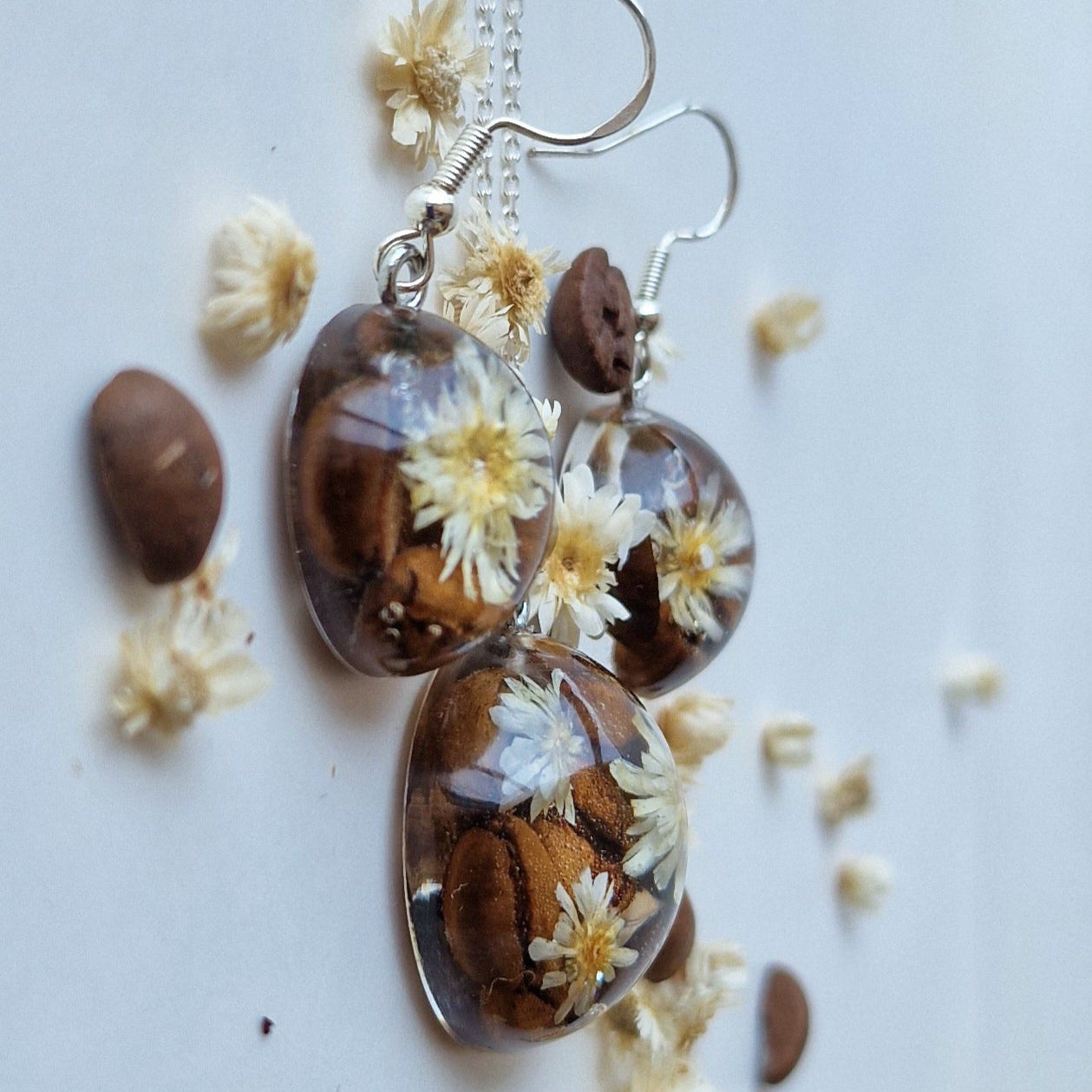 Jewelry set made of real coffee beans and chamomile flowers
